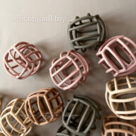 【送料無料】シリコンボール　歯固め　ベビートイ　０歳オモチャ